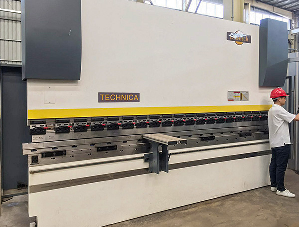 CNC-Bending-Machine.jpg